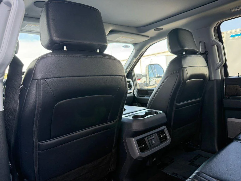 Used 2025 Oxford White Ford LARIAT 4WD CREW CAB 6.75 BOX image 17