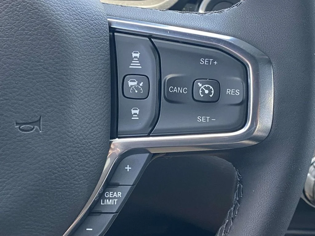 New 2026 Diamond Black Crystal Pearl-Coat Exterior Paint RAM Laramie image 54
