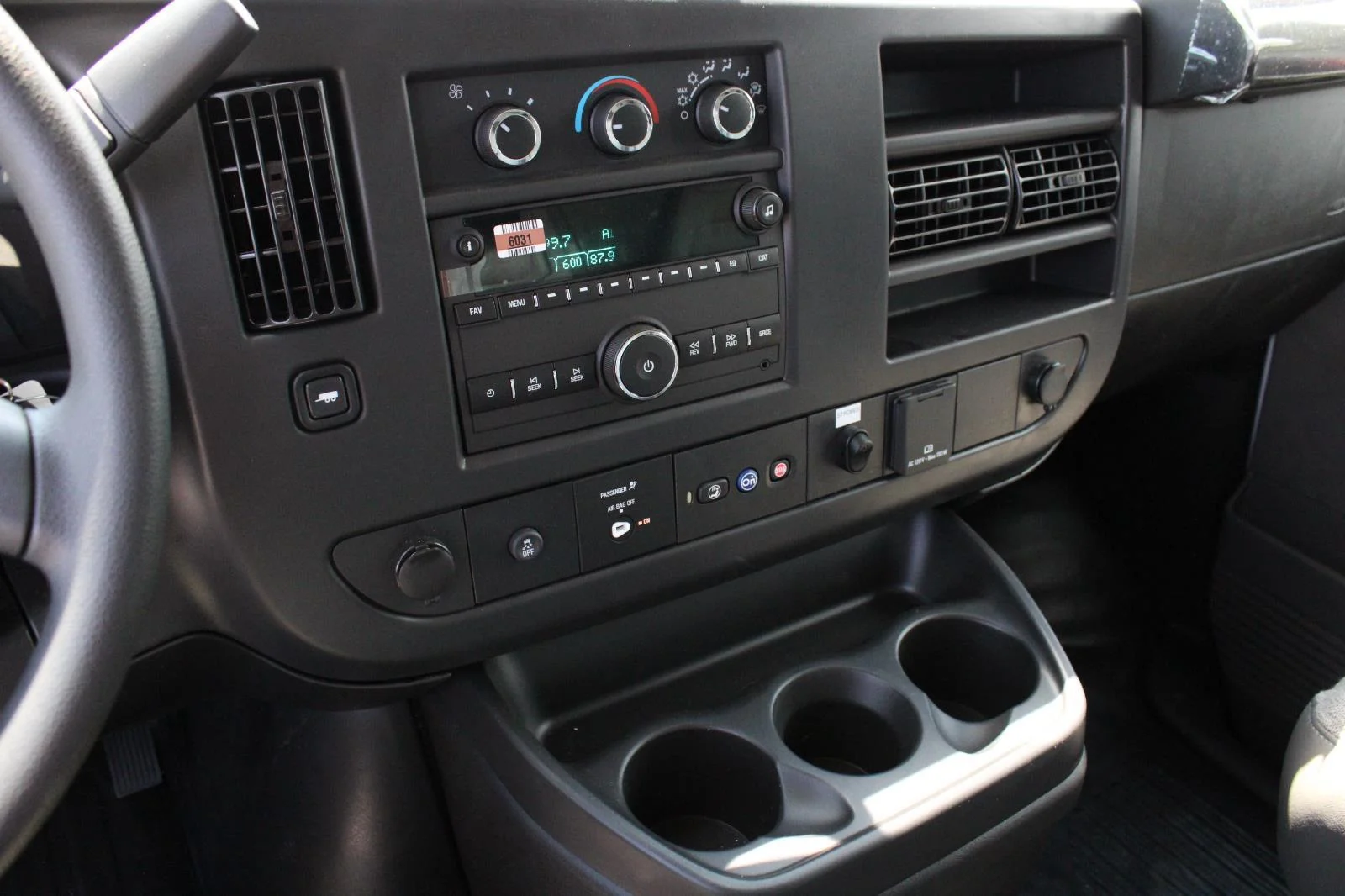 New 2025 Summit White GMC 1WT image 21