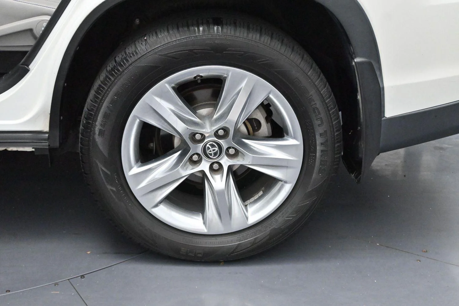 Used 2017 Blizzard Pearl Toyota Limited image 42