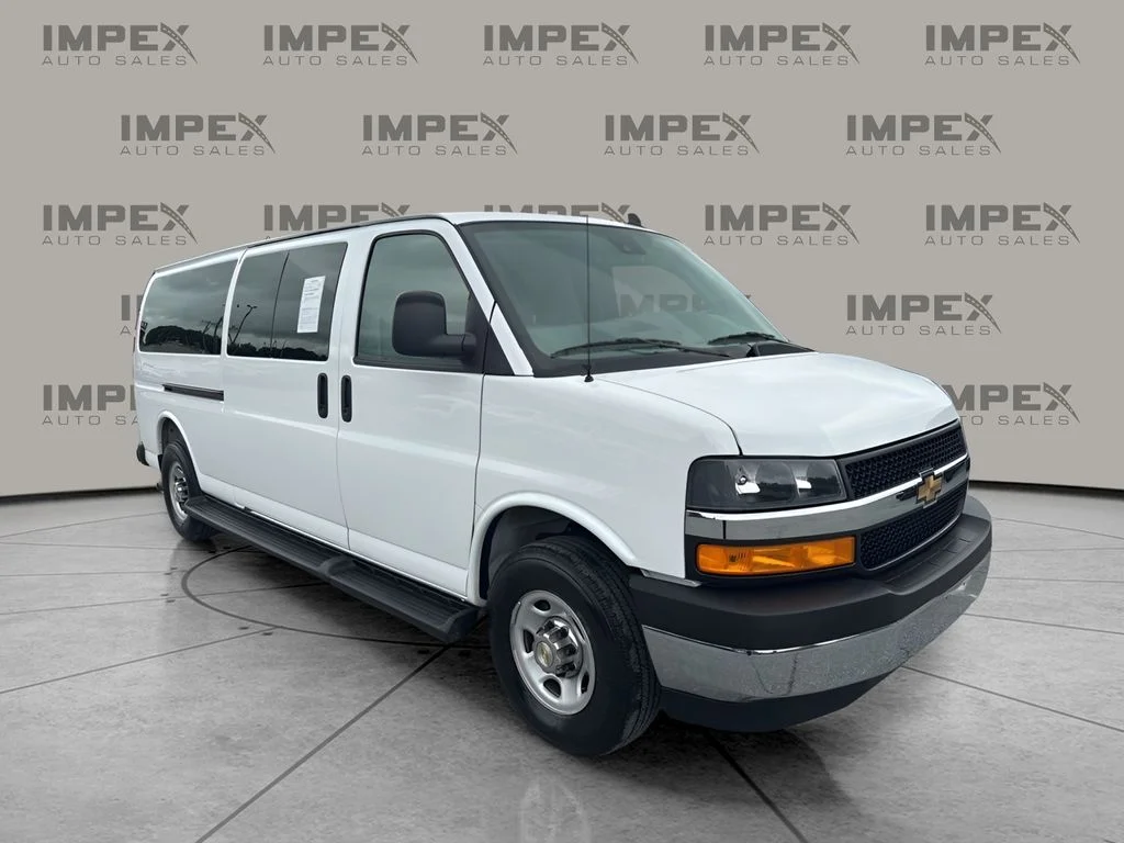 Used 2025 White Chevrolet LT image 7