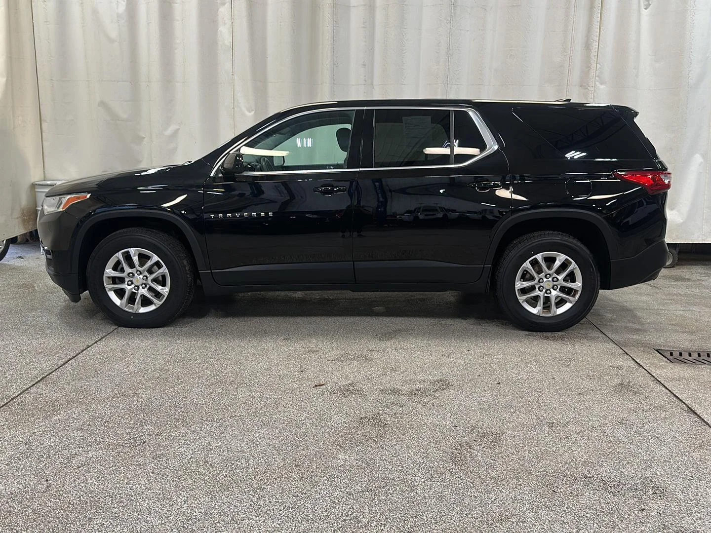 Used 2018 Chevrolet Traverse LS with VIN 1GNERFKW3JJ160537 for sale in Waconia, MN