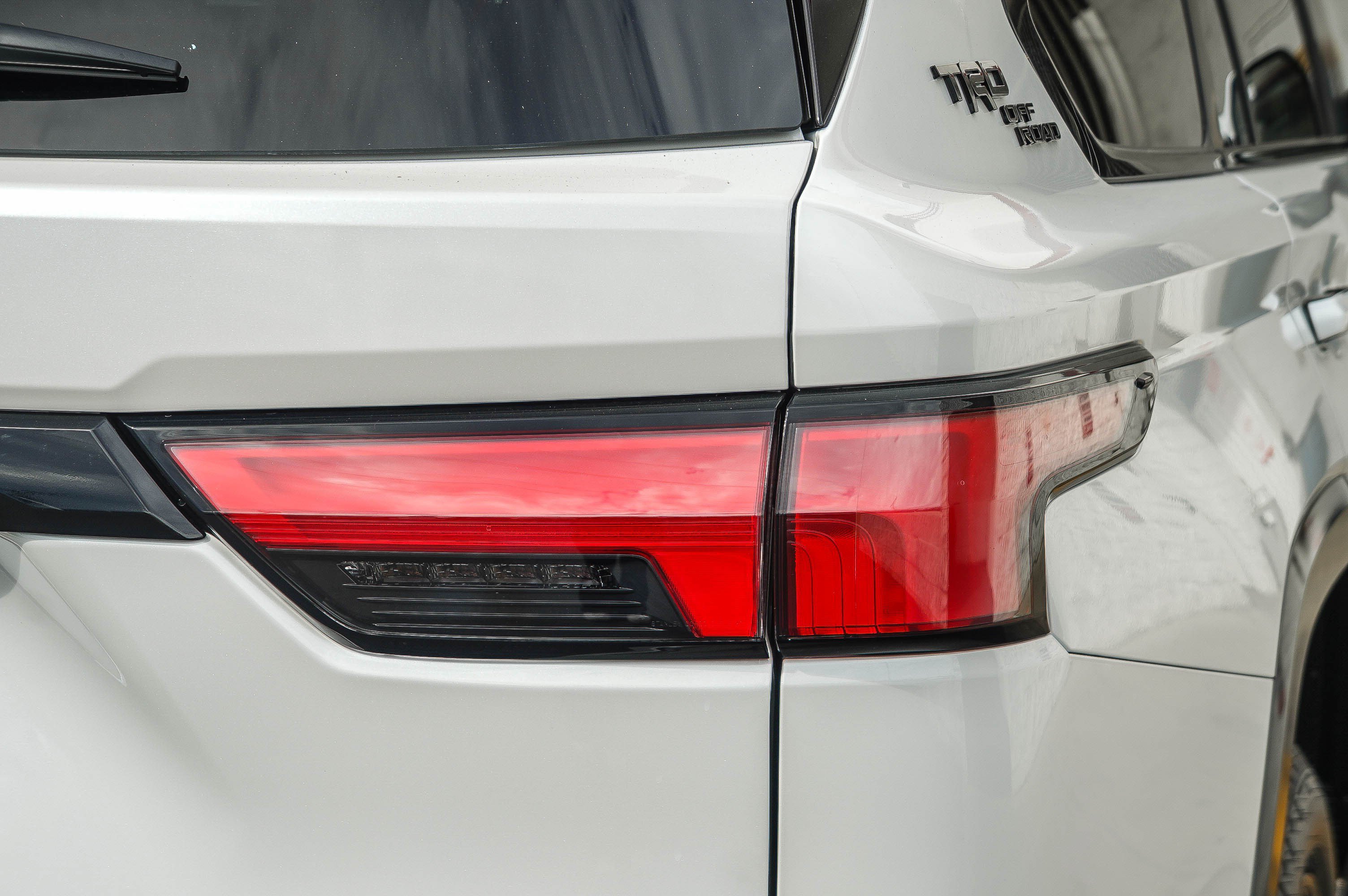 New 2026 Wind Chill Pearl <sup>1</sup> Toyota  Platinum image 7