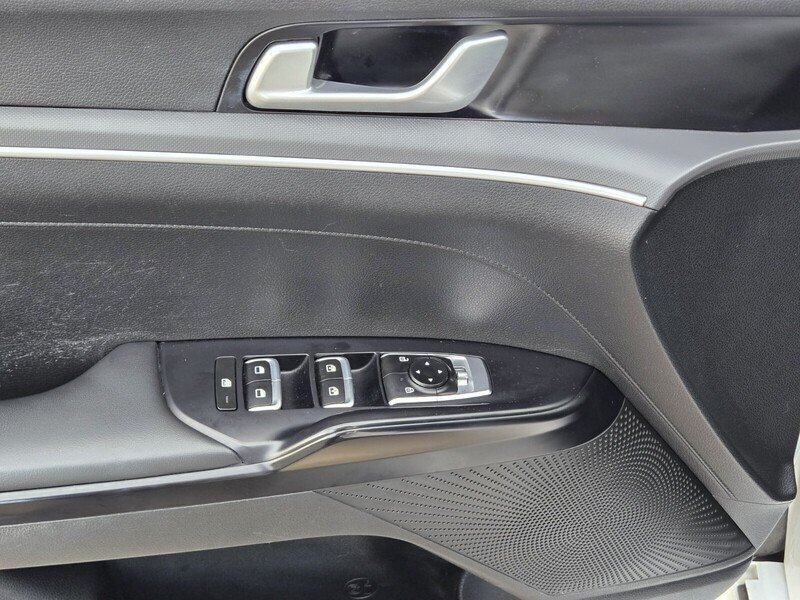 Used 2022 White Pearl KIA GT-LINE AUTO AWD image 17