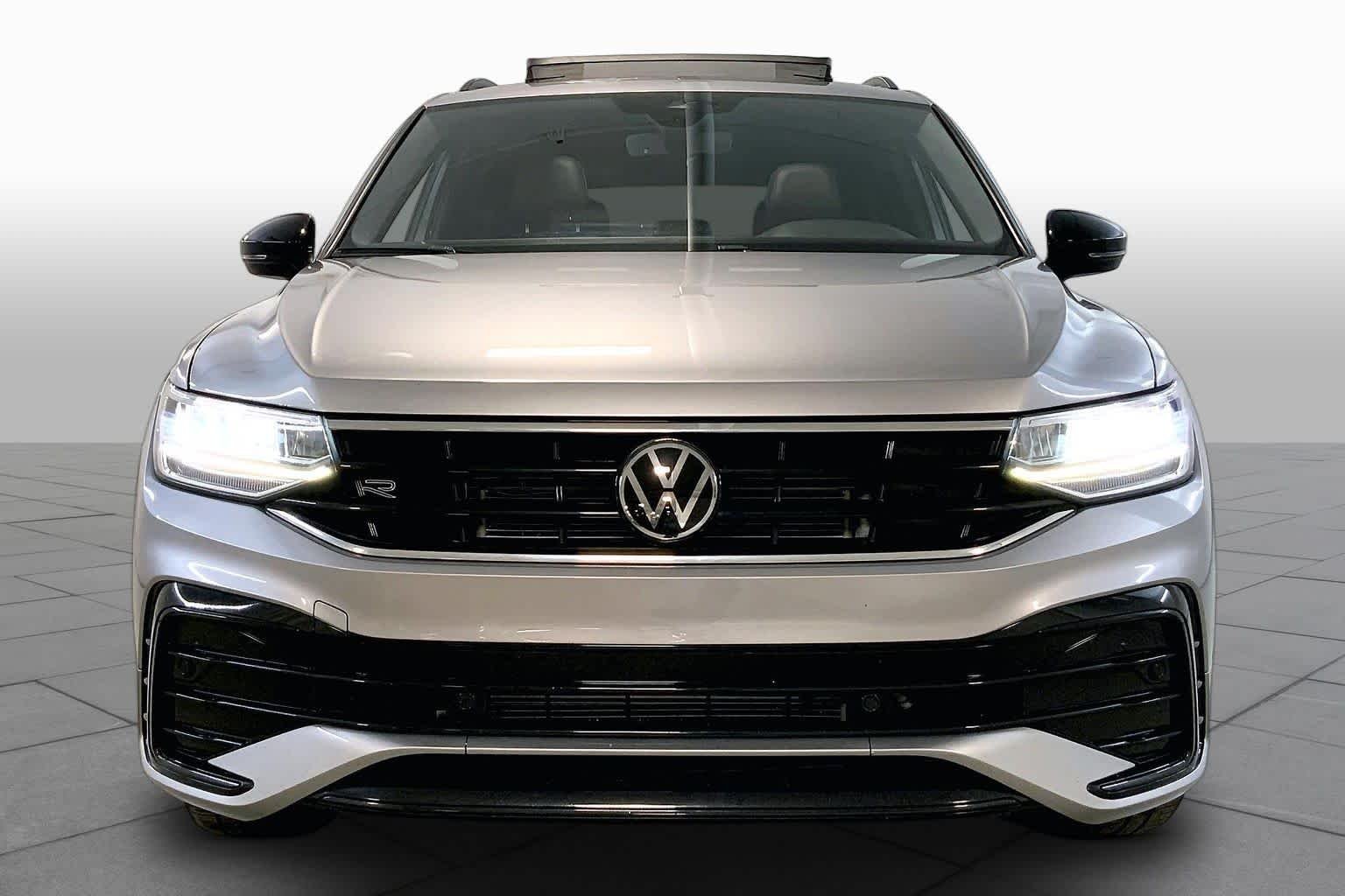 Used 2024 Pyrite Silver Metallic Volkswagen SE R-Line Black image 3