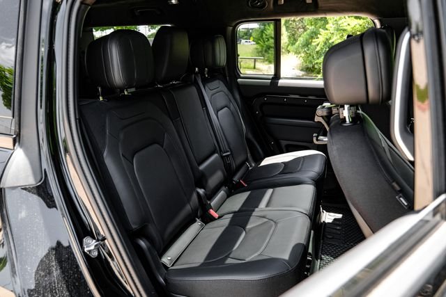 New 2026 Santorini Black Metallic Land Rover V8 image 46