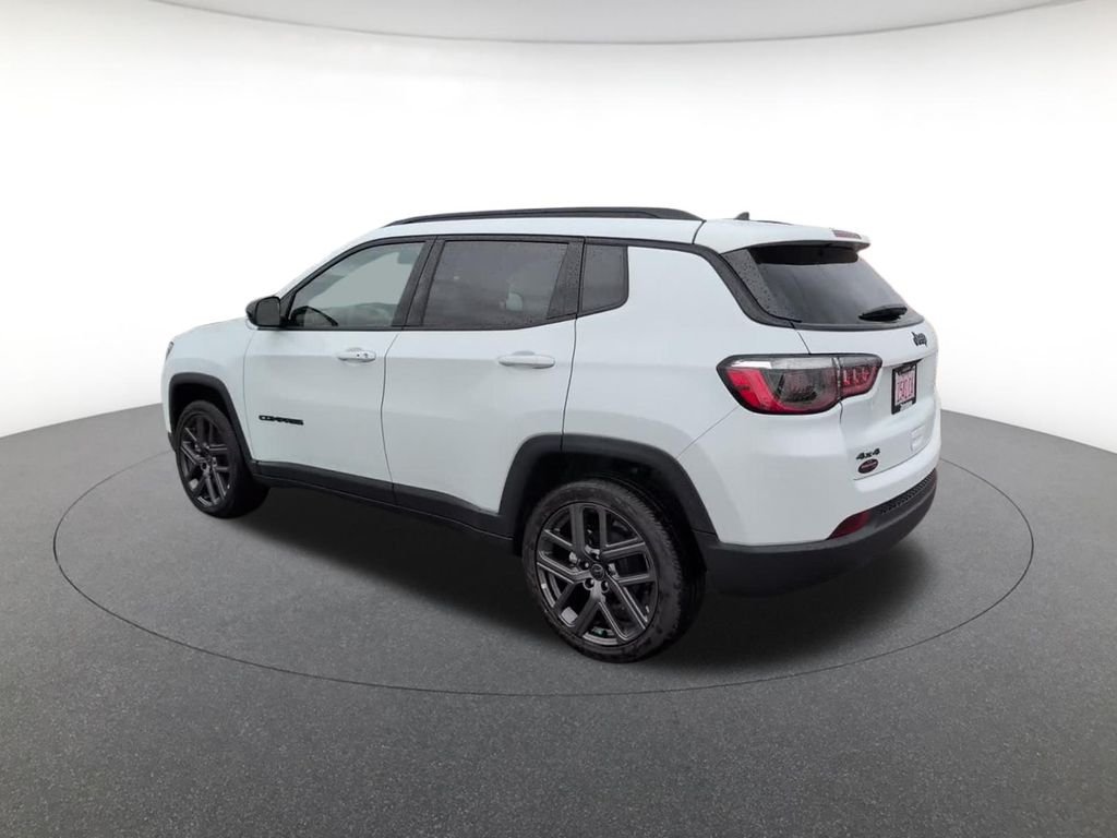 New 2026 White Jeep Latitude image 11