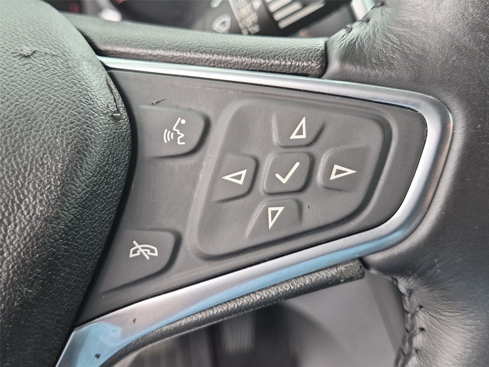 Used 2019 Iridescent Pearl Tricoat Chevrolet Premier image 20