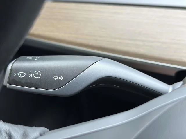 Used 2021 White Tesla Standard Range Plus image 22