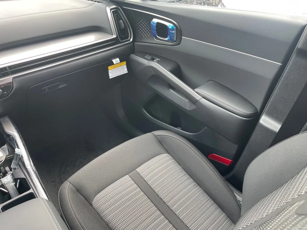 2026 Kia Sorento LX - Photo 14
