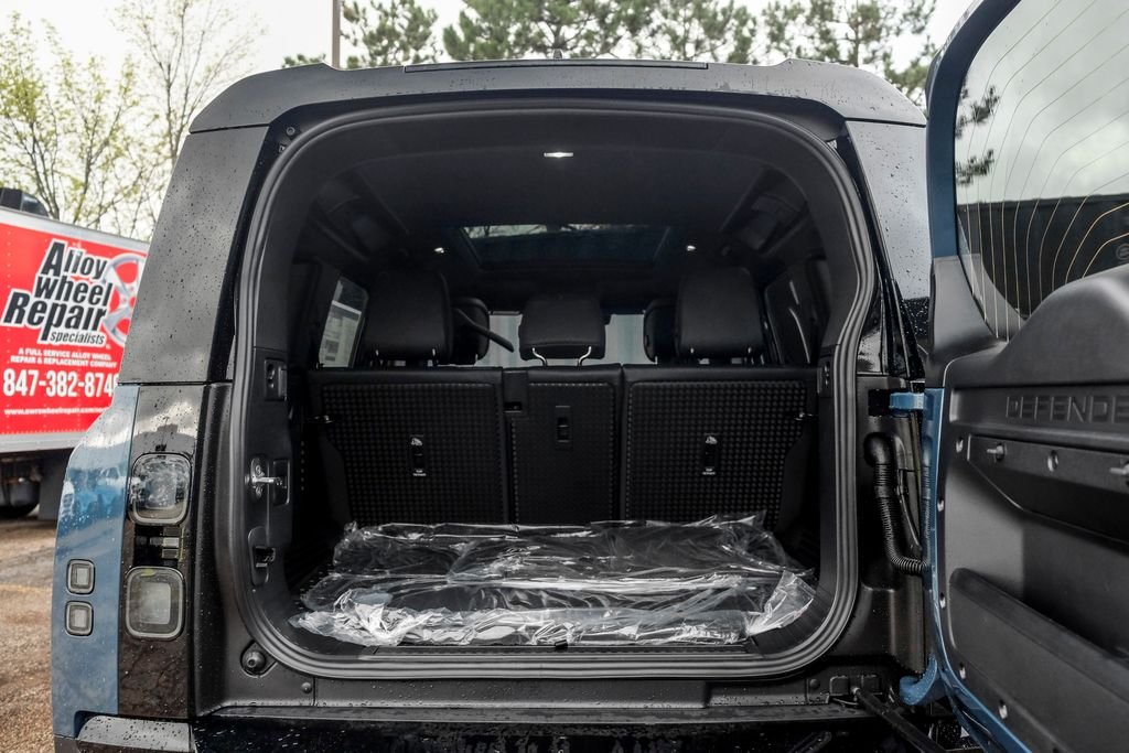 New 2026 Tasman Blue Land Rover S image 9