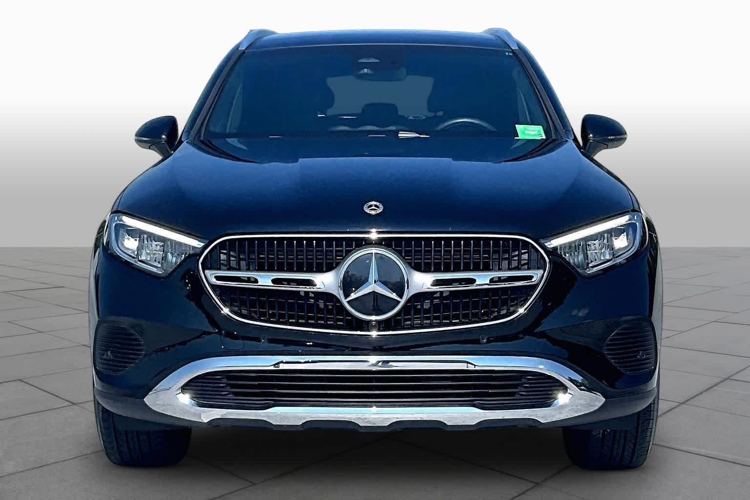 Used 2025 Obsidian Black Metallic Mercedes-Benz GLC 300 image 4