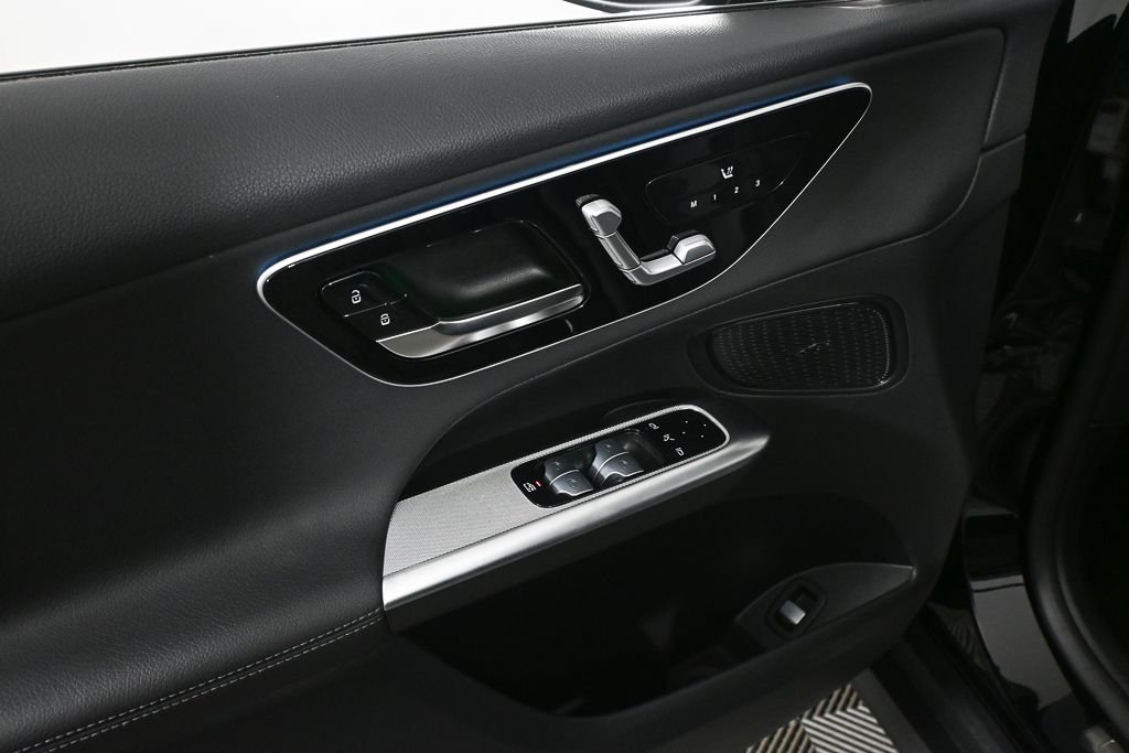 Certified Used 2026  Mercedes-Benz GLC 300 image 8
