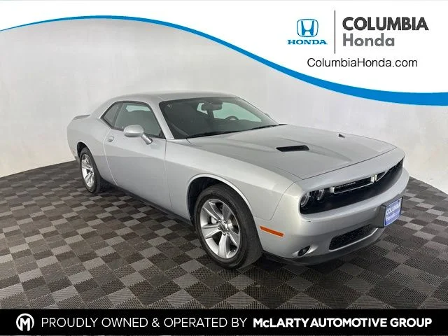 Used 2022 Silver Dodge SXT image 1