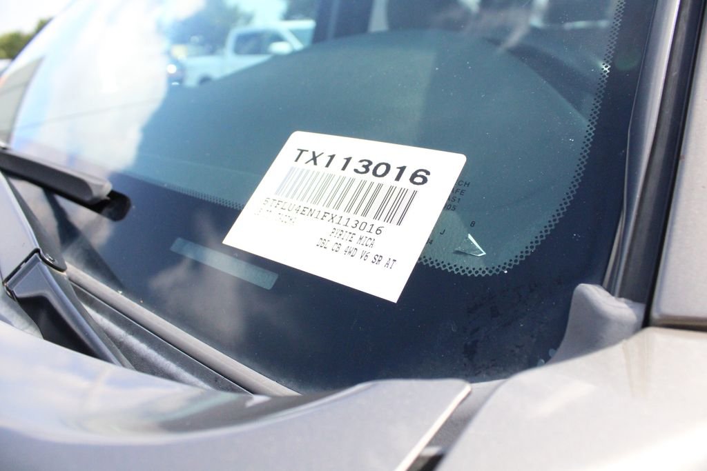 Used 2015 Pyrite Mica Toyota Base image 37