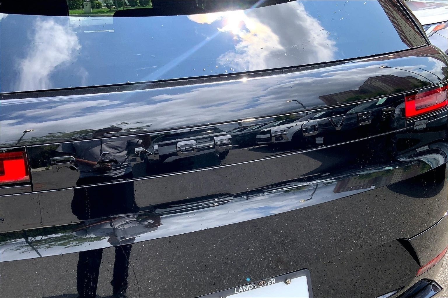 New 2026 Santorini Black Land Rover Dynamic SE image 15