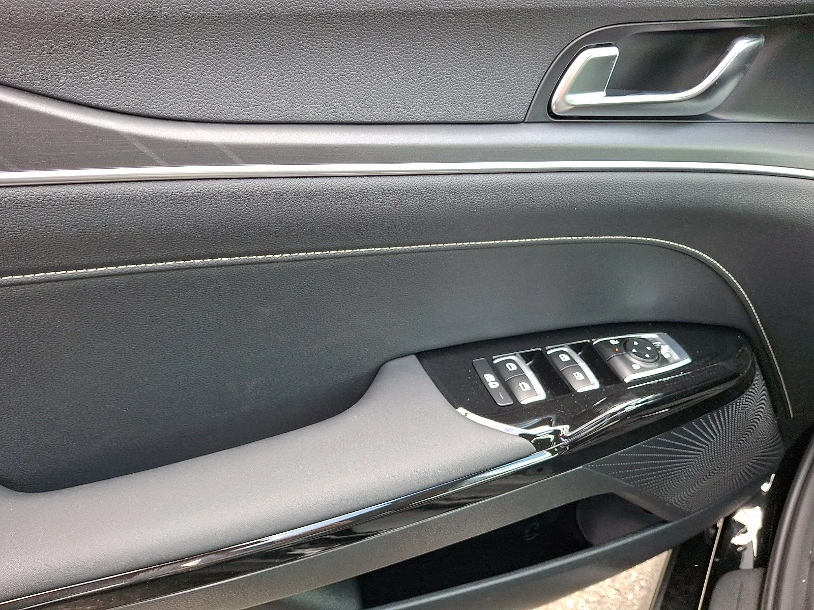 New 2026 Aurora Black Pearl Kia GT-Line AWD image 4