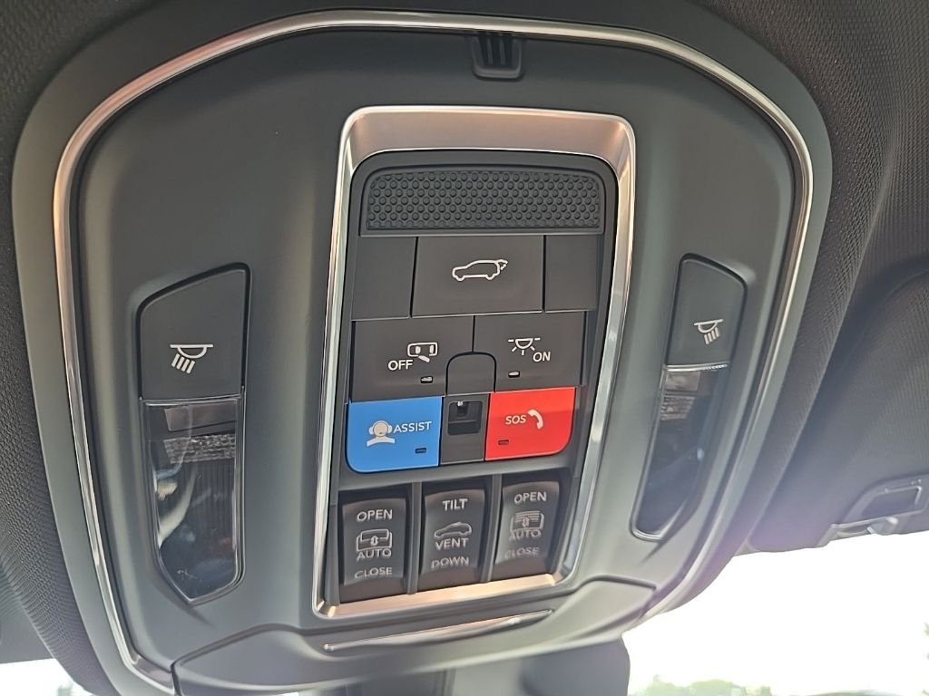 New 2026 Silver Zynith Exterior Paint Jeep  image 72