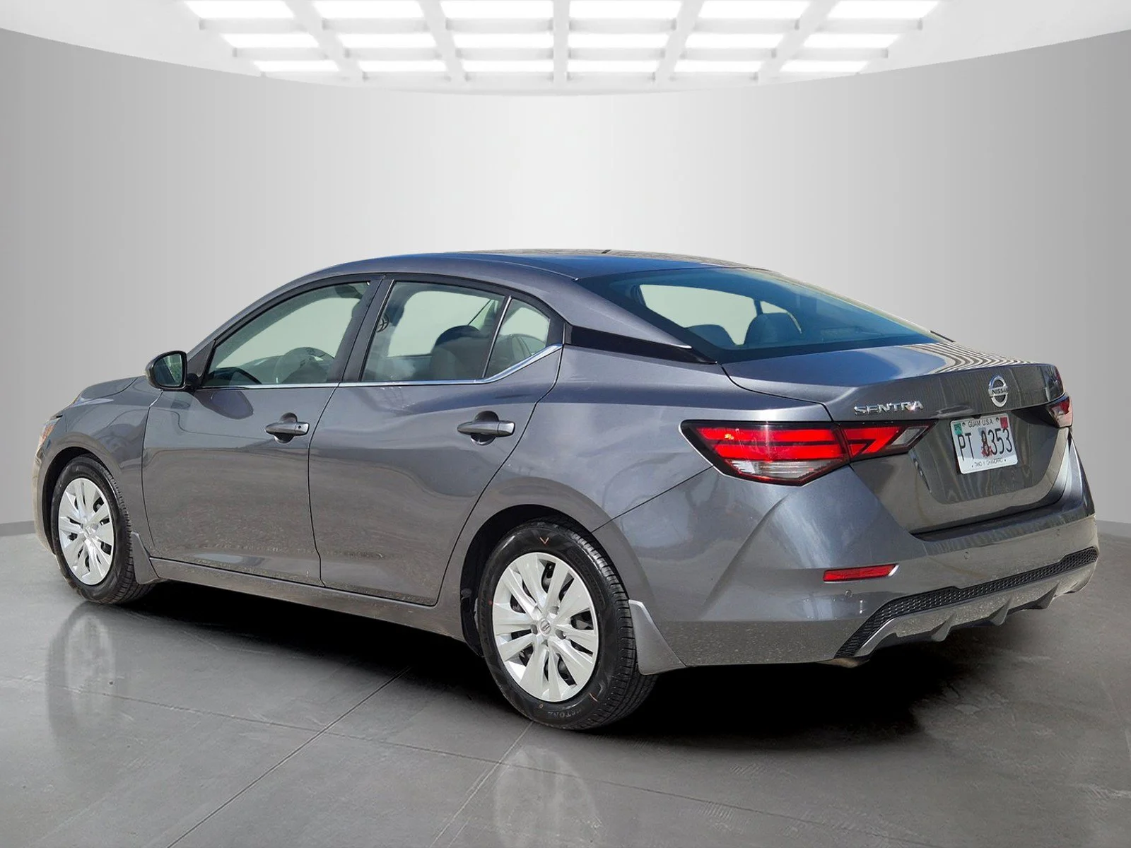 Used 2023 Gray Nissan S image 5