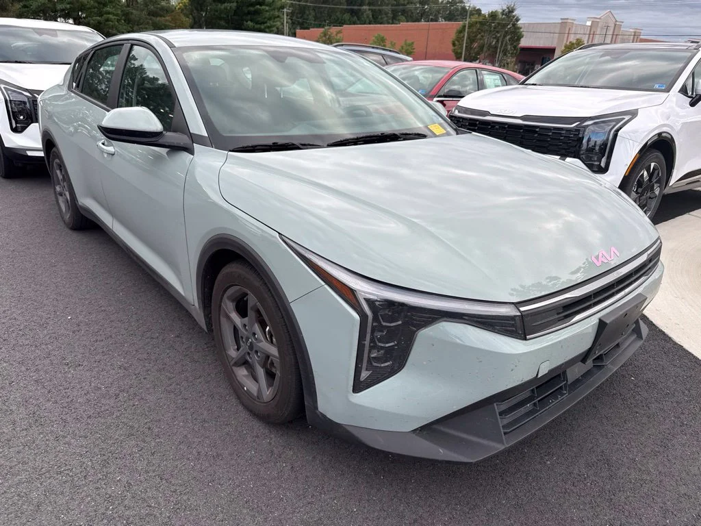 Used 2025 Blue Kia LXS image 1