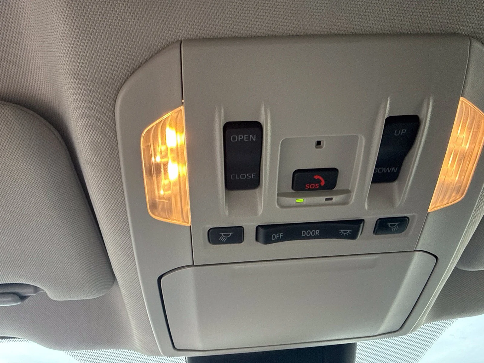 Used 2025  Toyota Hybrid XLE image 24