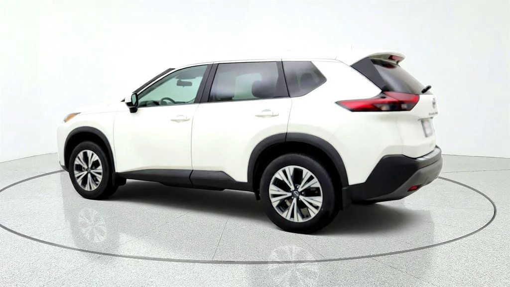 Used 2023 Pearl White Tricoat Nissan FWD SV image 7