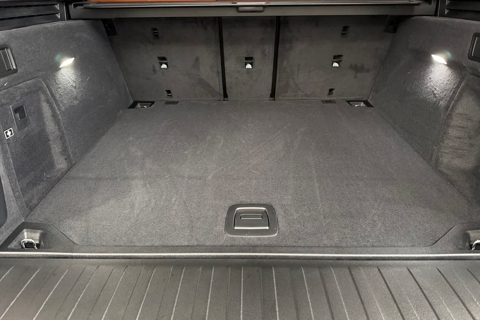 New 2026 Dravit Grey Metallic BMW xDrive40i image 15