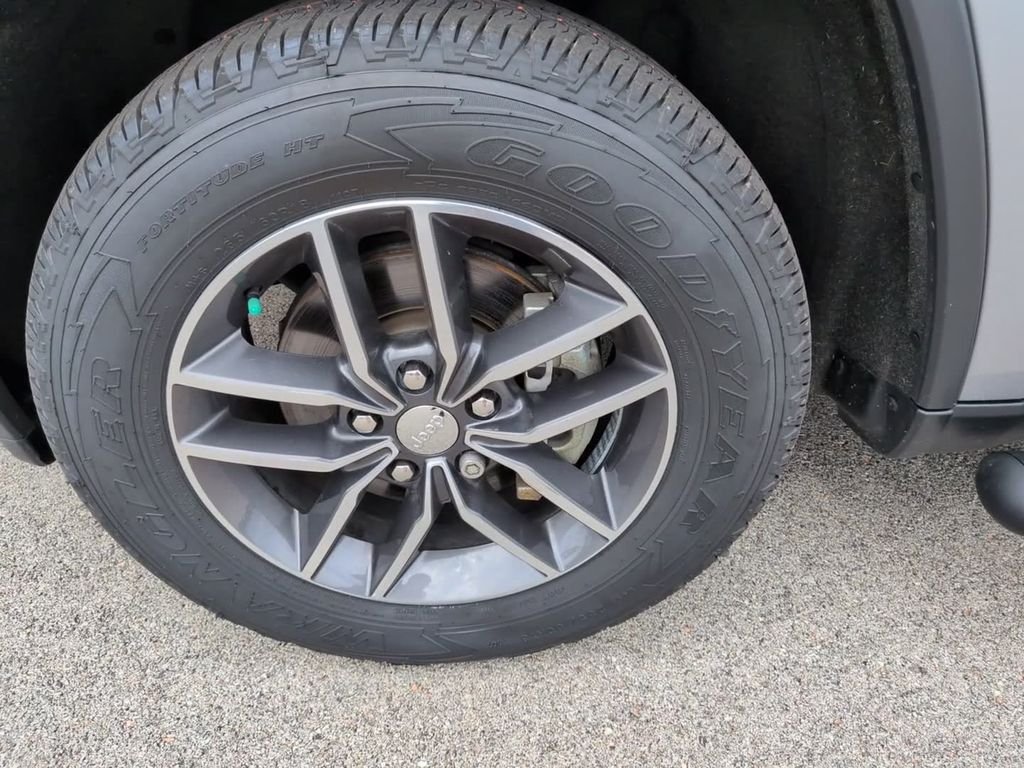 Certified Used 2018 Silver Jeep Limited image 12