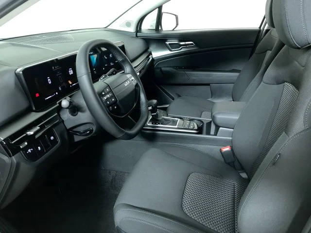New 2026 SNOW WHITE PEARL Kia LX image 18