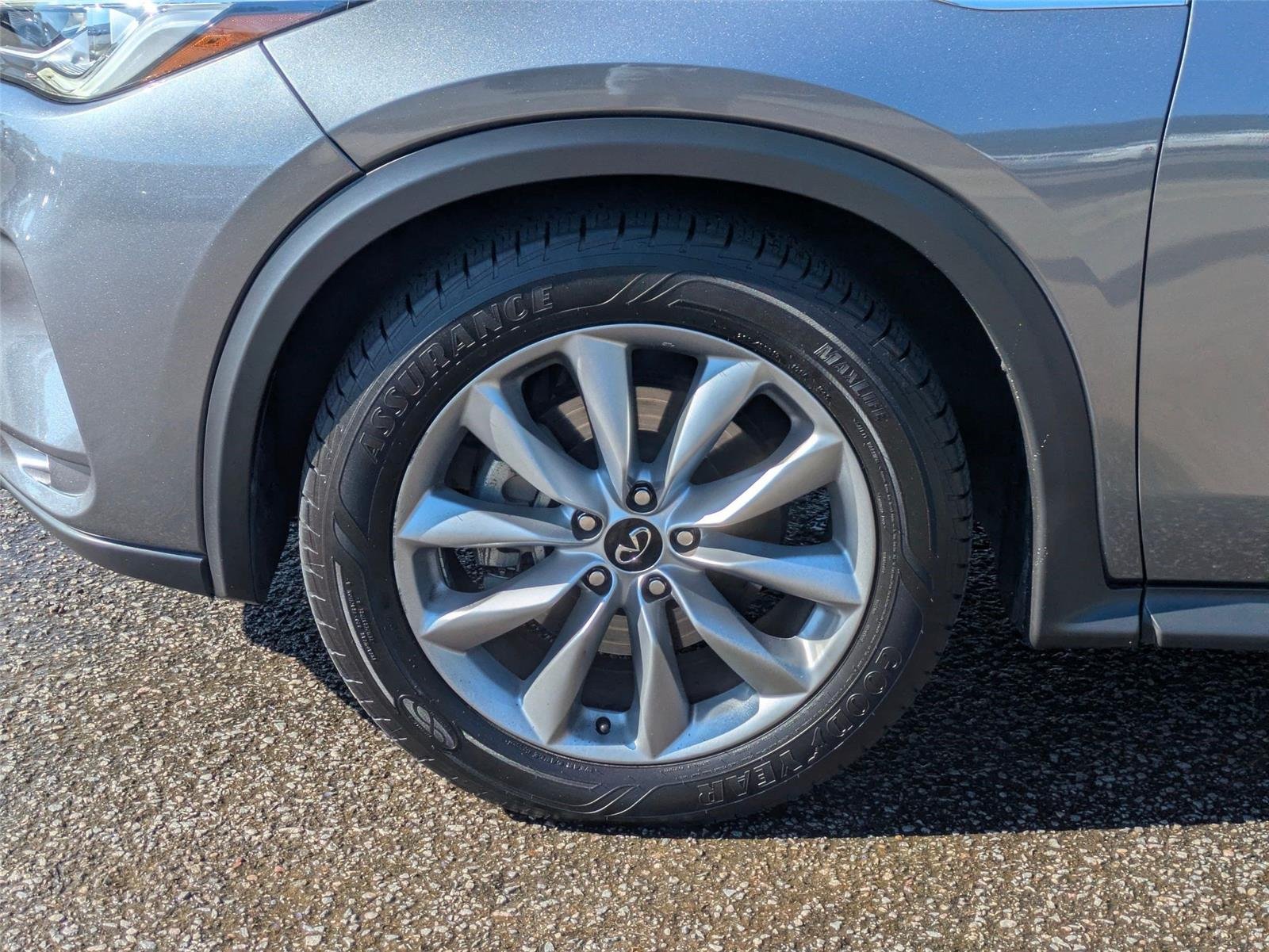 Used 2020  INFINITI  image 9