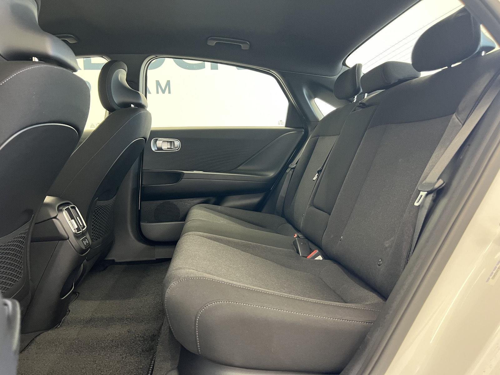 2025 Hyundai IONIQ 6 SE - Photo 23