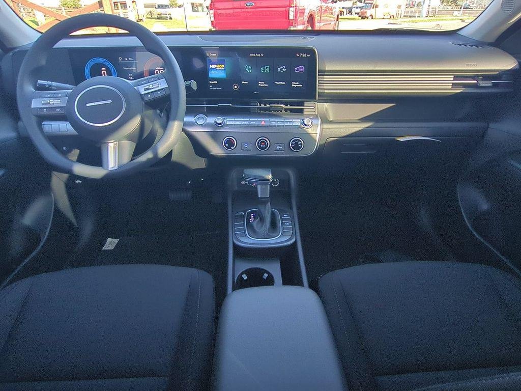 New 2027 Green Hyundai SE FWD image 17