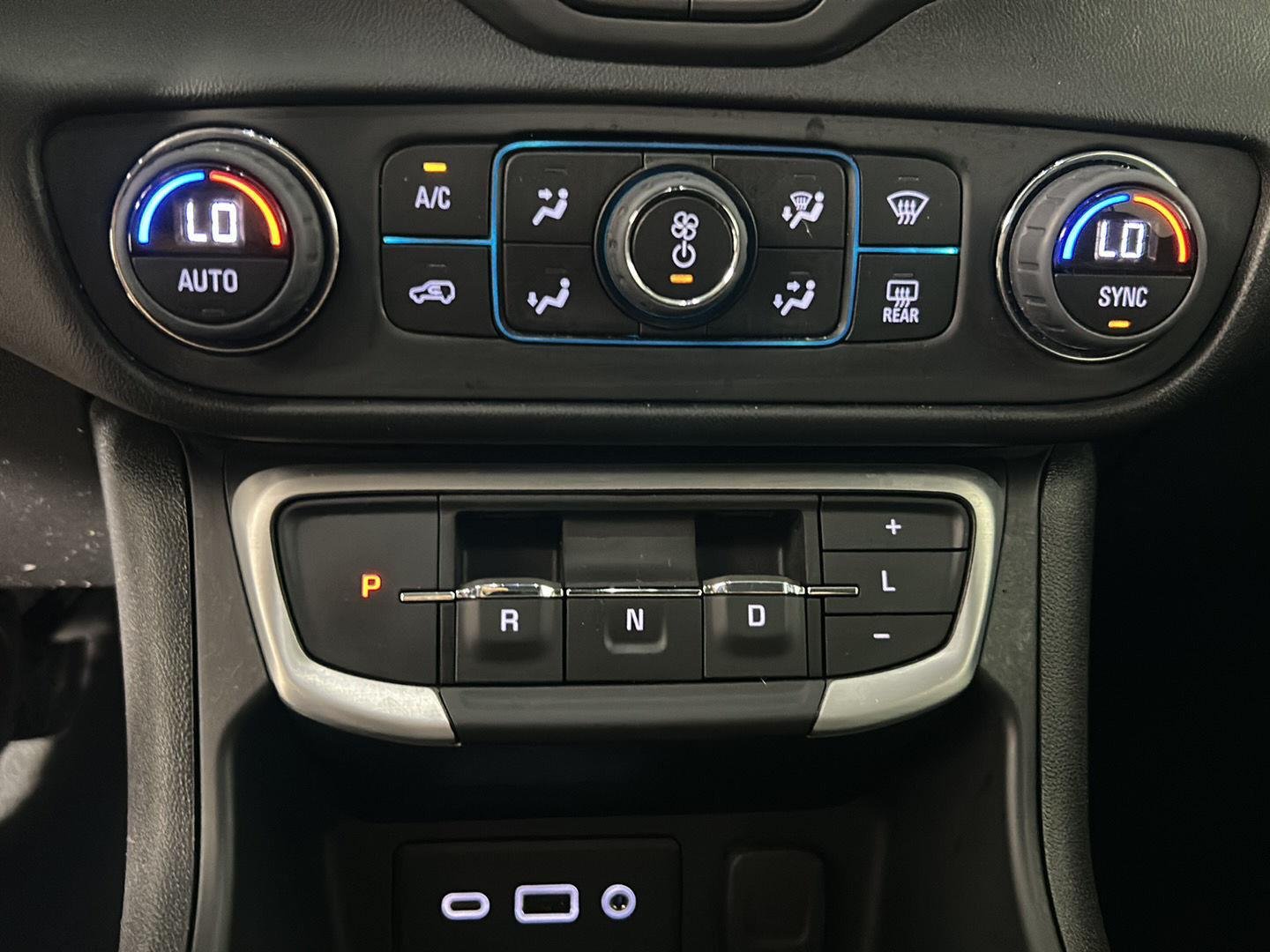 Used 2023 Sterling Metallic GMC SLE image 3