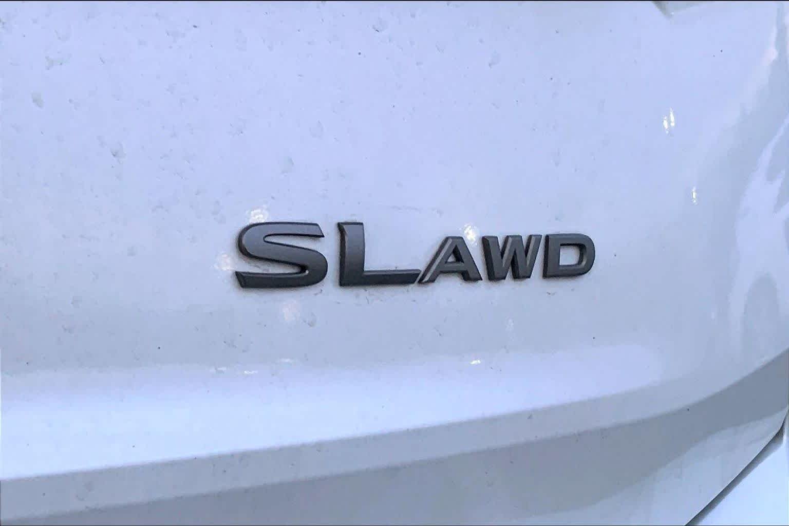 Used 2024 Everest White Pearl Nissan SL image 9
