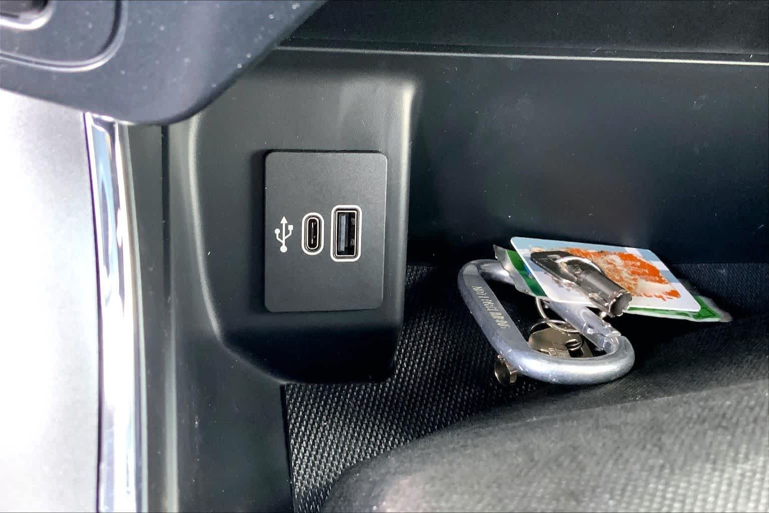 New 2026 Carbonized Gray Metallic Ford XLT image 15
