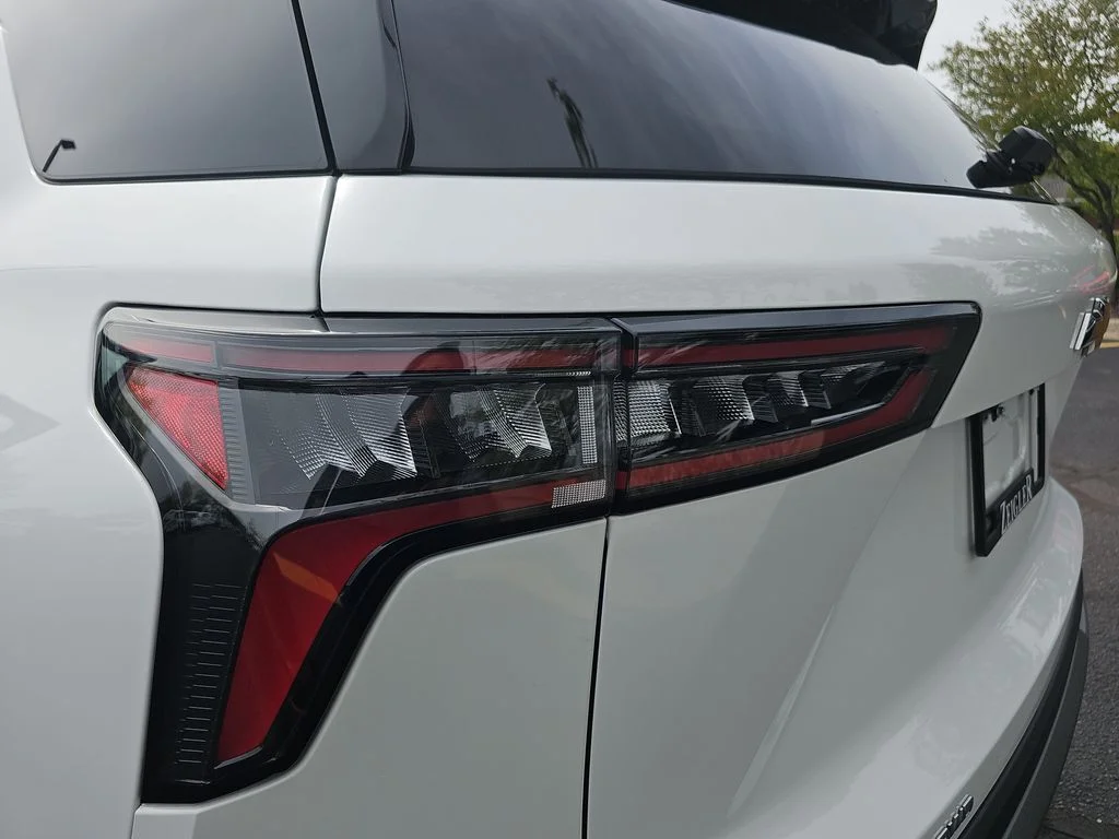 Used 2025 White Chevrolet LT image 33