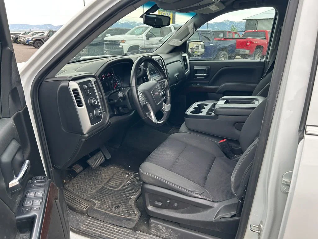Used 2018 Summit White GMC SLE image 3