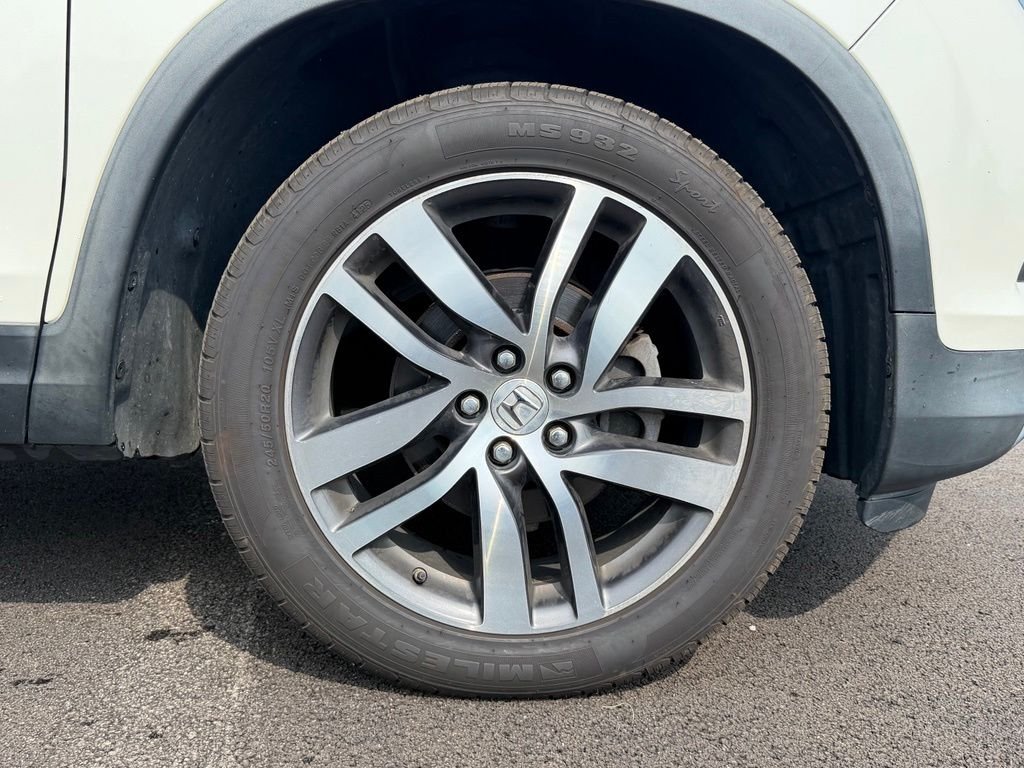 Used 2018 White Honda Touring image 16