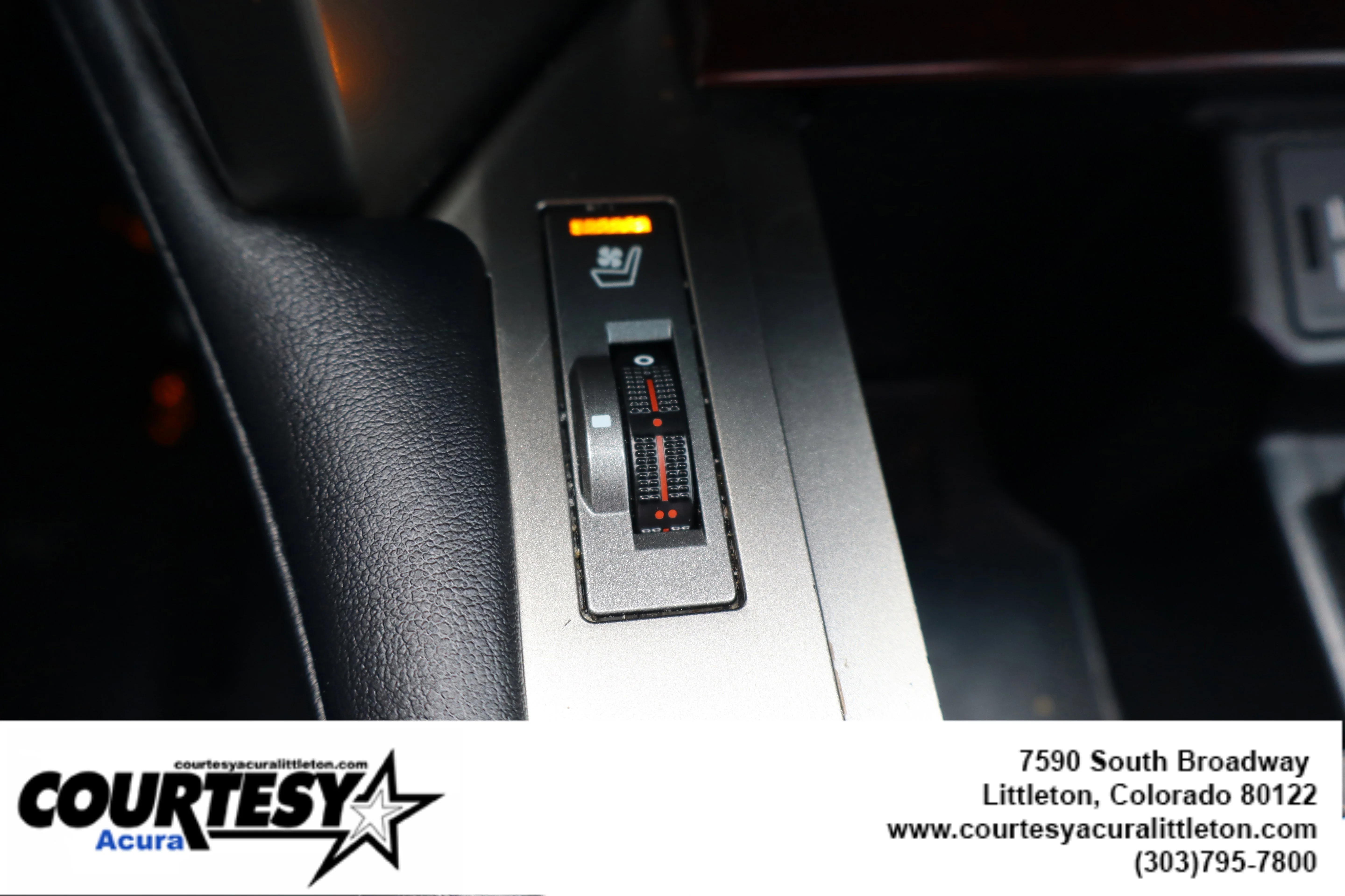 Used 2016  Lexus  image 19
