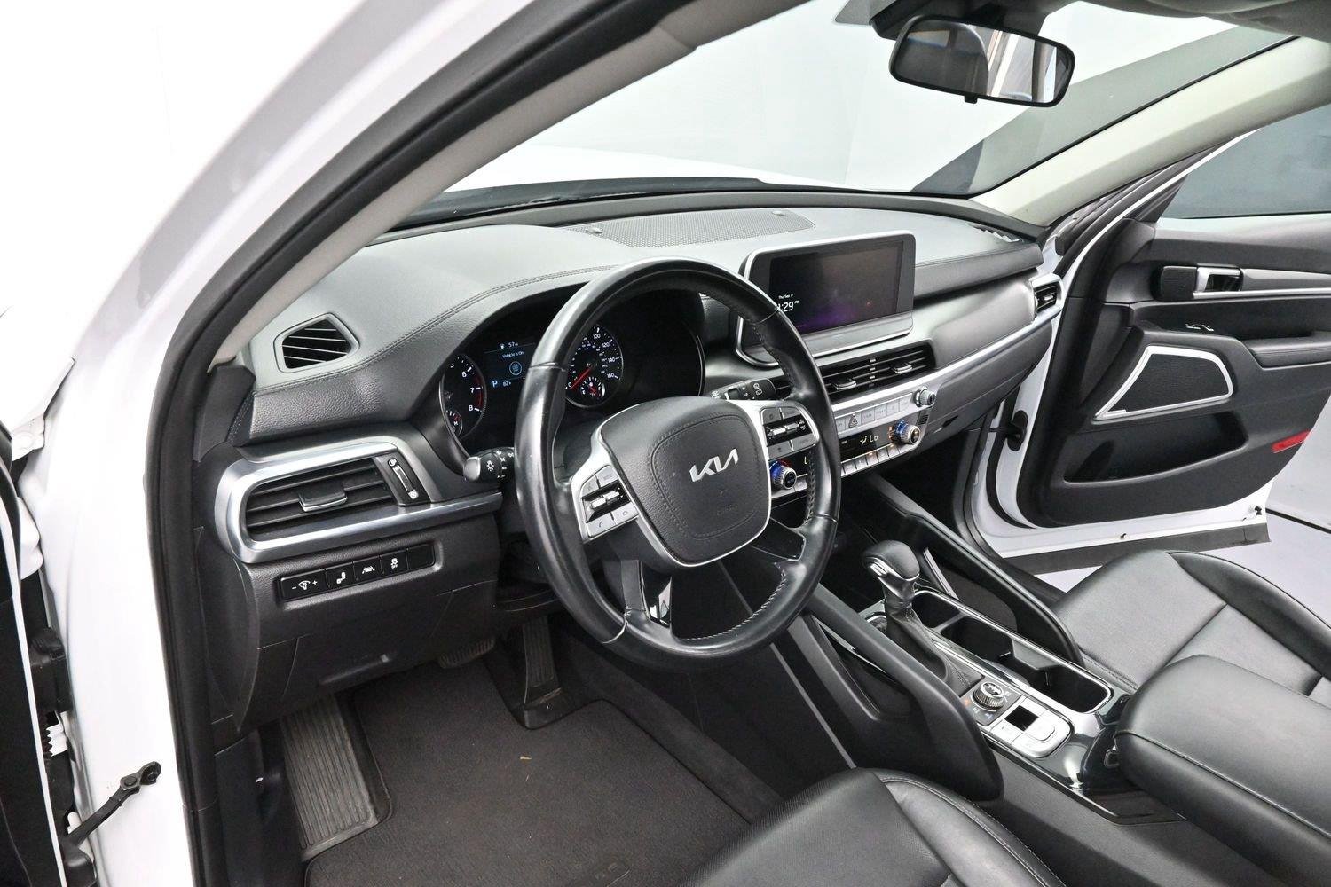 Used 2022 Glacial White Pearl Kia LX image 10