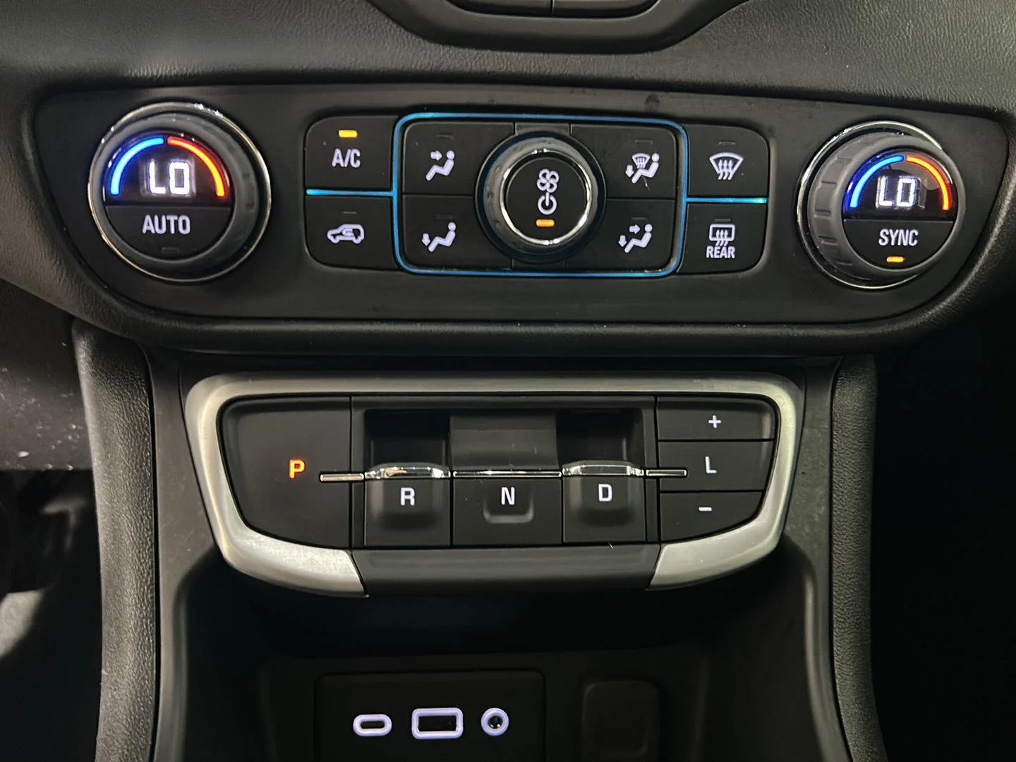 Used 2023 Sterling Metallic GMC SLE image 3