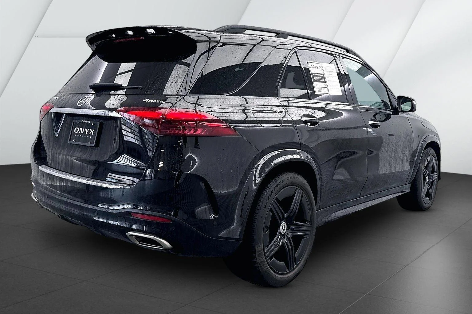 Used 2024 Obsidian Black Metallic Mercedes-Benz GLE 580 image 6