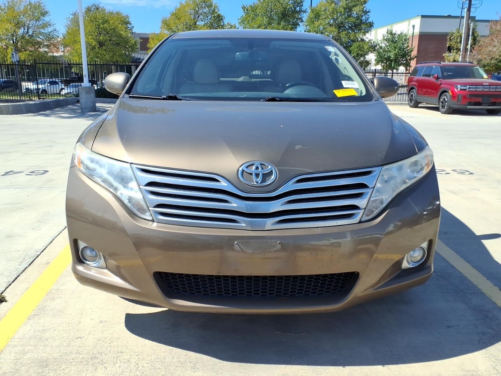 Used 2011 GOLDEN UMBER MICA Toyota 4DR WGN V6 FWD LE image 2