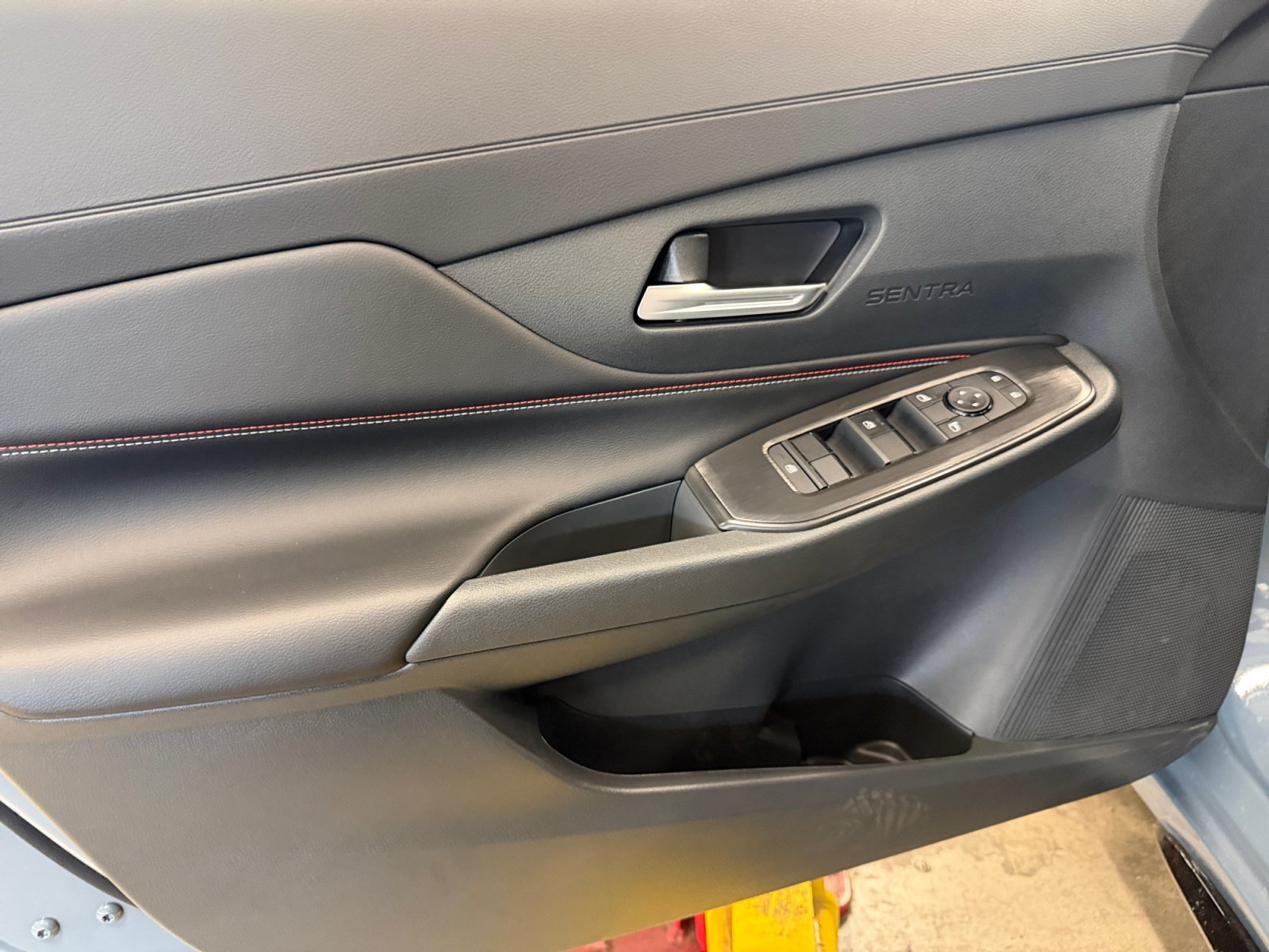 New 2026 Atlantic Gray Metallic/Super Black Nissan SR image 27