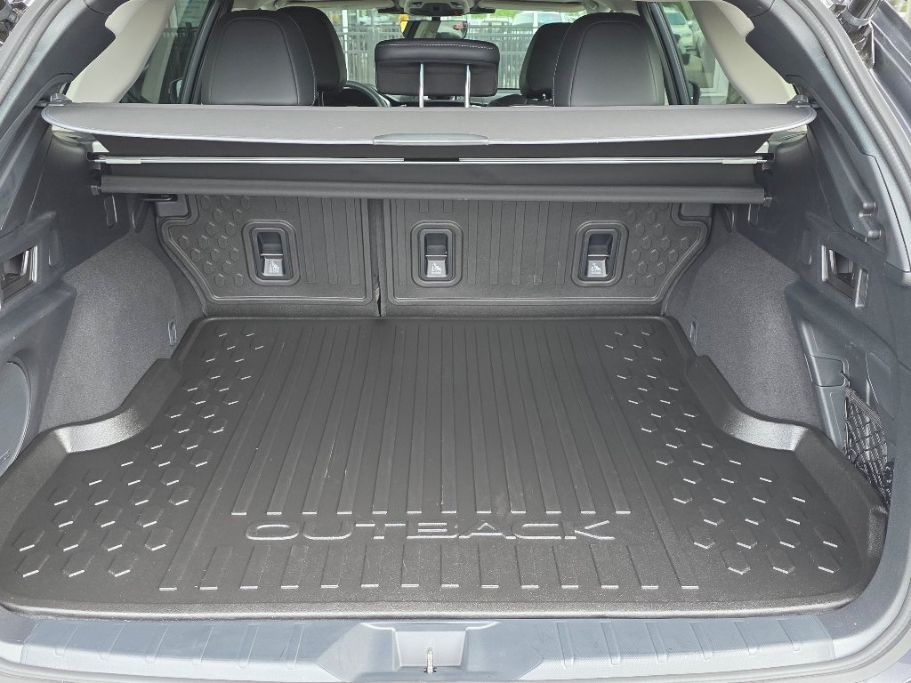 Used 2025 Magnetite Gray Metallic Subaru Limited image 4