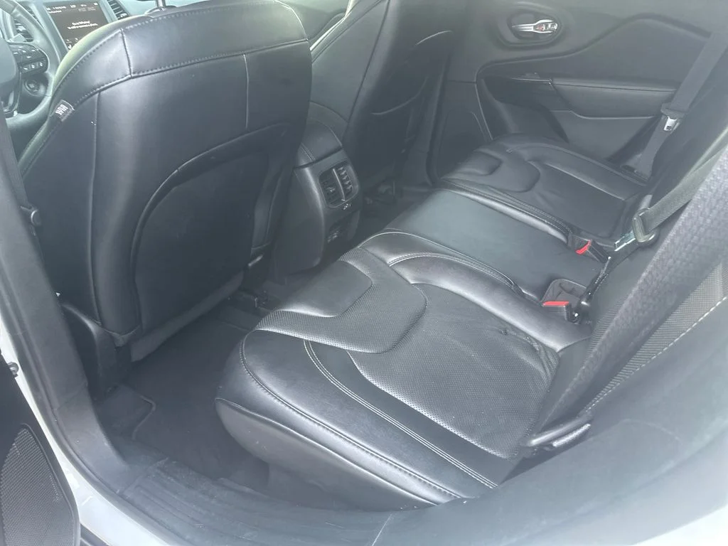 Used 2023 White Jeep Altitude image 18