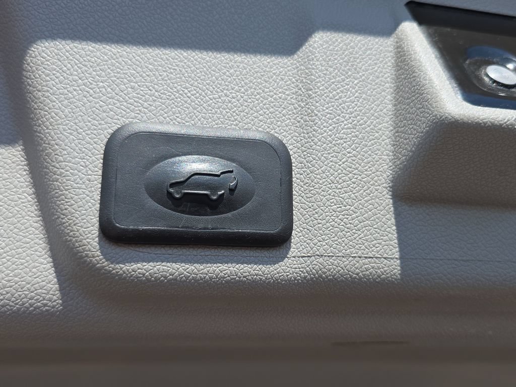 Used 2008 WHITE OPAL Buick CX image 14