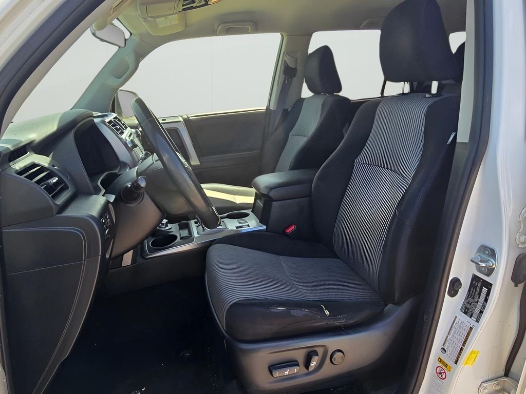 Used 2014 Super White Toyota SR5 image 27
