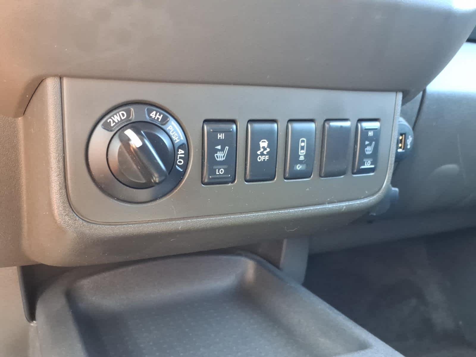 Certified Used 2017 Gun Metallic Nissan SV V6 image 14