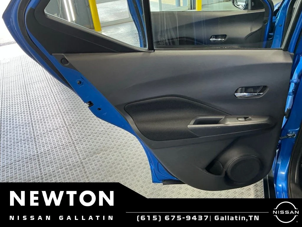 Used 2023 Electric Blue Metallic/Super Black Nissan SV image 33